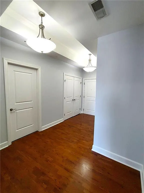 3 bed, 3.0 bath, 2160 sqft, $3,995 — Photo 4