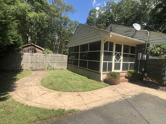 4th image of 37 Blue Jay Dr