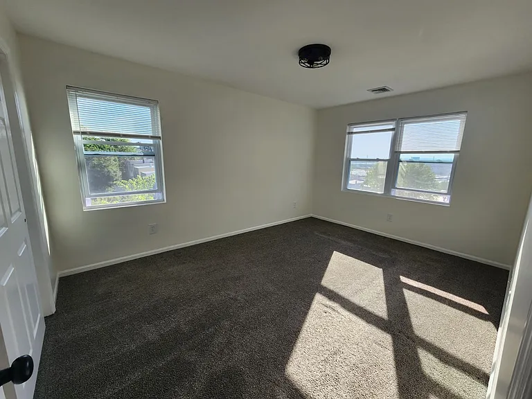 507 New Castle Rd #2 — Photo 6