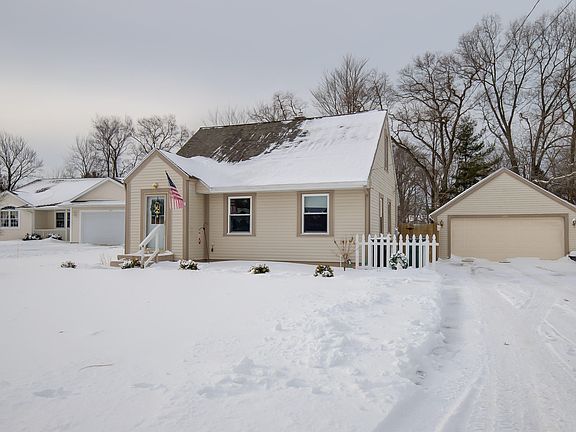 2nd image of 835 S Brookside Dr