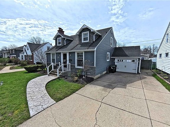 3rd image of 666 Evergreen Dr