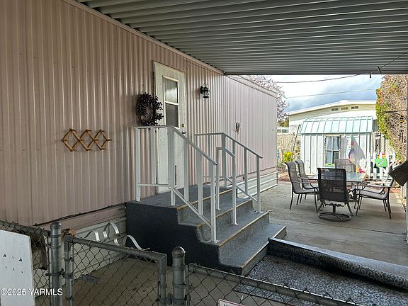 2nd image of 903 N 34th Ave Unit 14