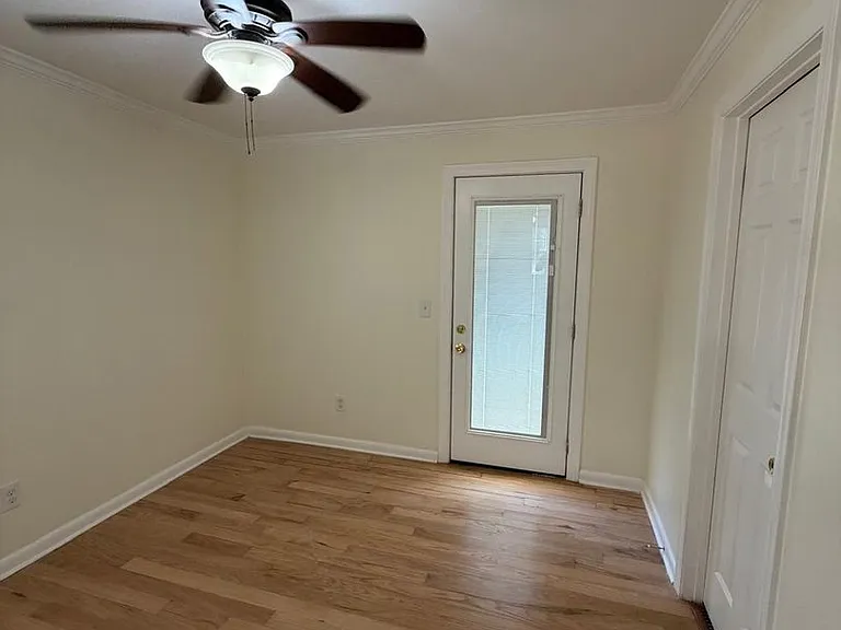 637 Parkdale Dr — Photo 6