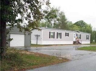 9 Cross St, Mechanic Falls, ME 04256