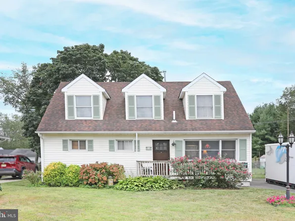 54 E Clayton Ave, Clayton, NJ 08312
