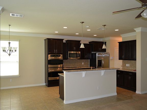 4th image of 818 Siena Ct