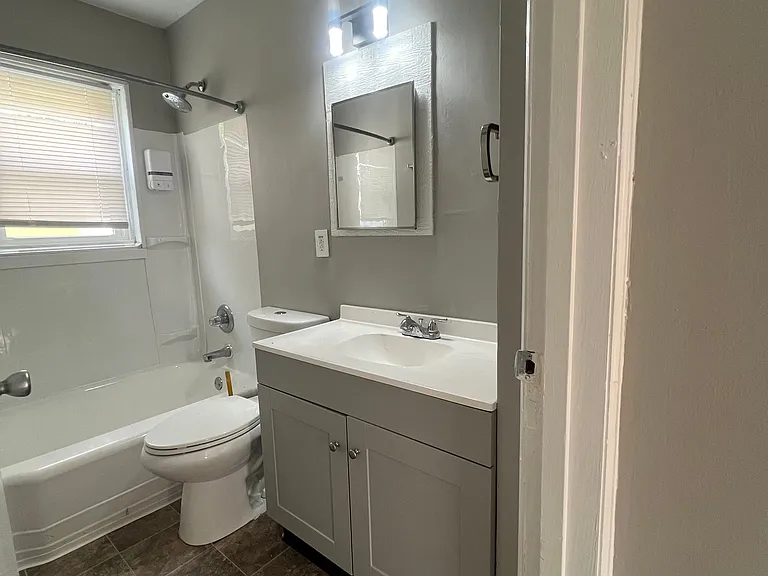 1438 Lillian Ave — Photo 6