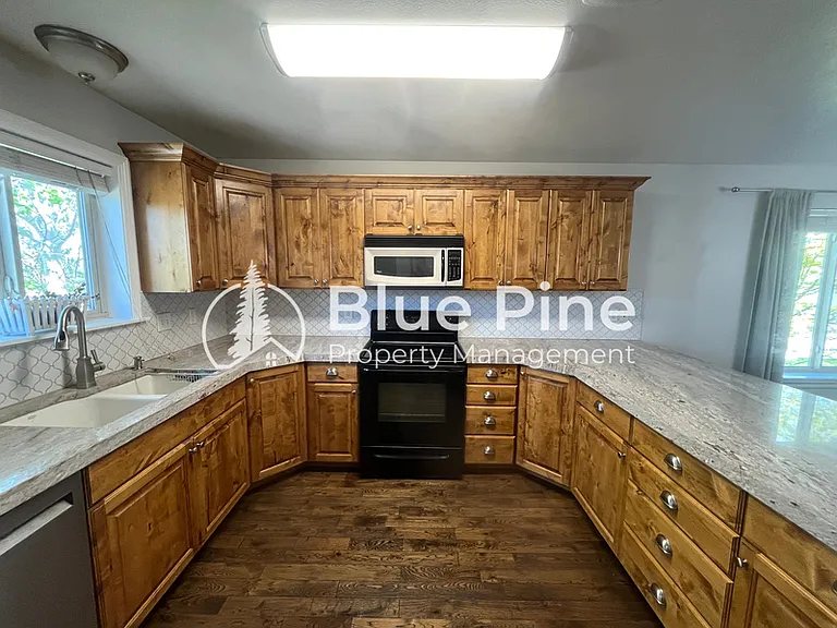 1941 N Oakbrook Rd — Photo 6