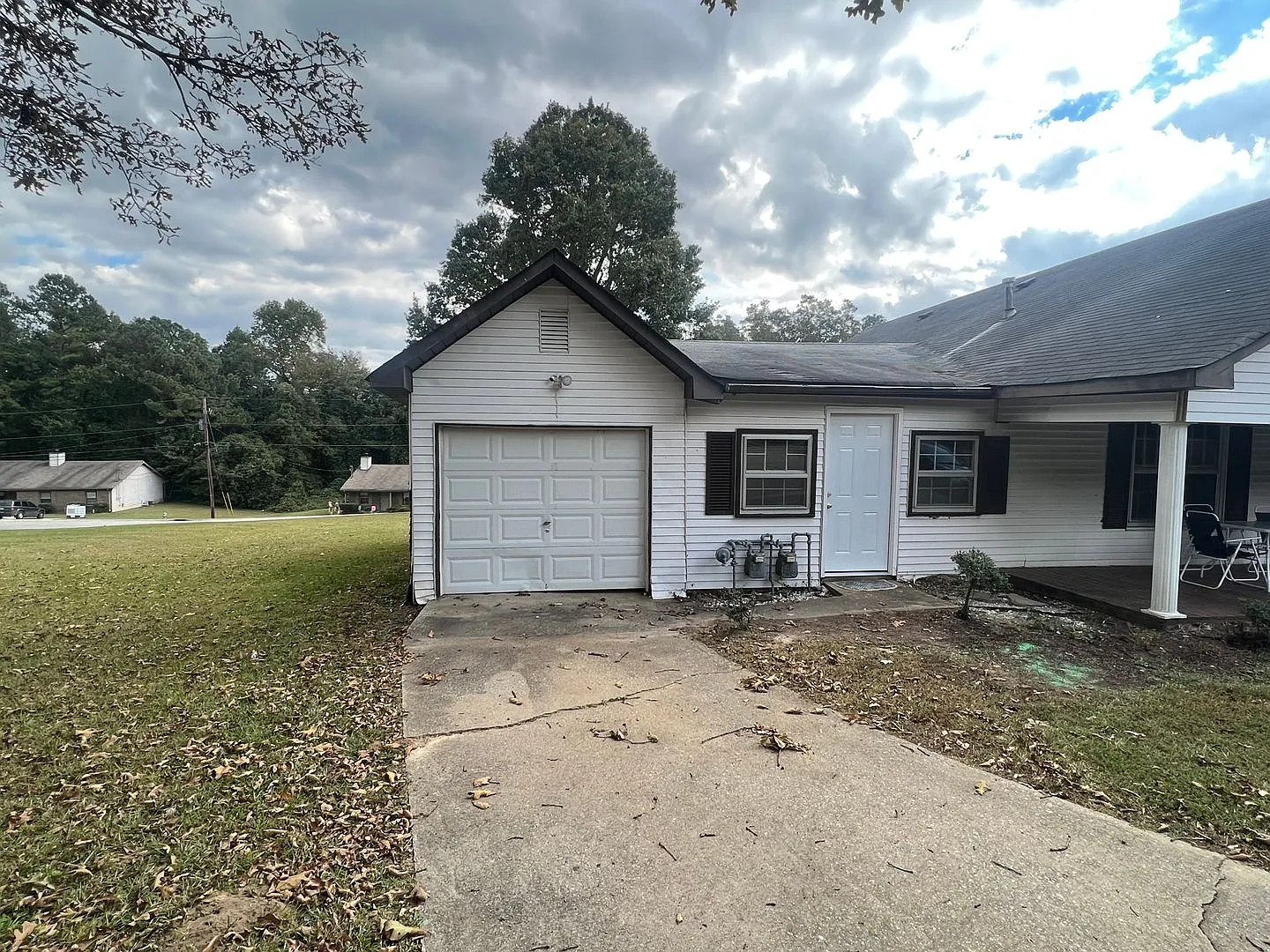 2 Bedroom, 1 Bathroom in Carrollton City — Photo 1