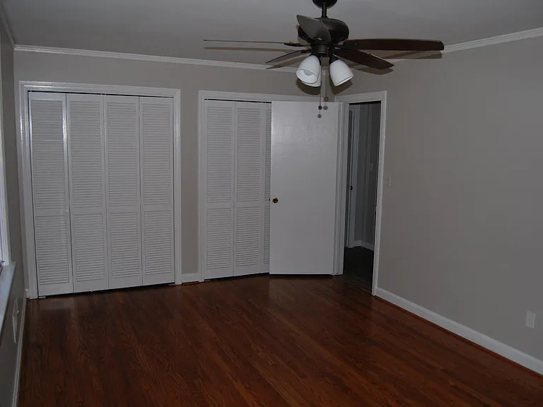 Master bedroom (second angle)