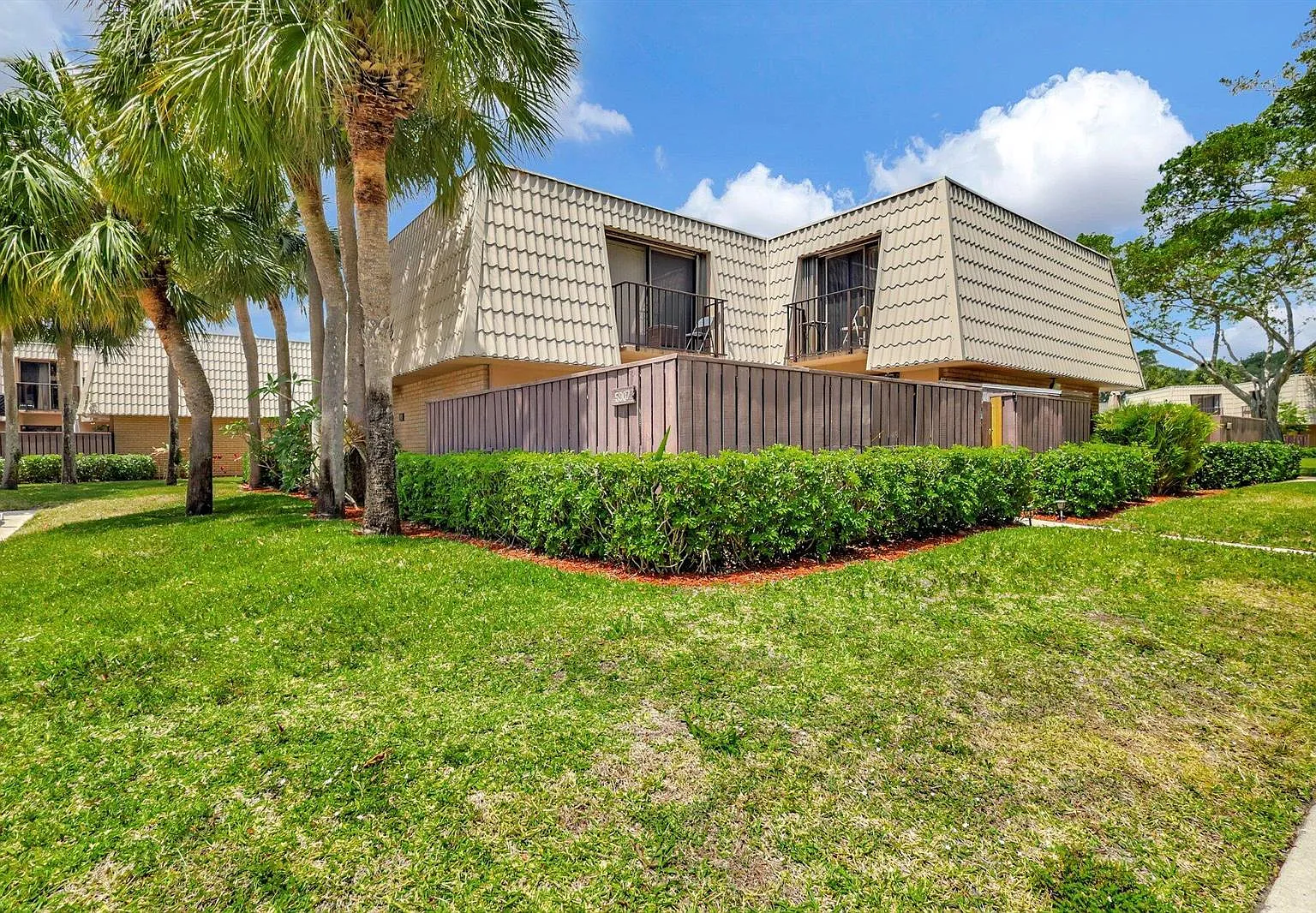 2 bed, 2.5 bath, 1236 sqft, $2,550 — Photo 2