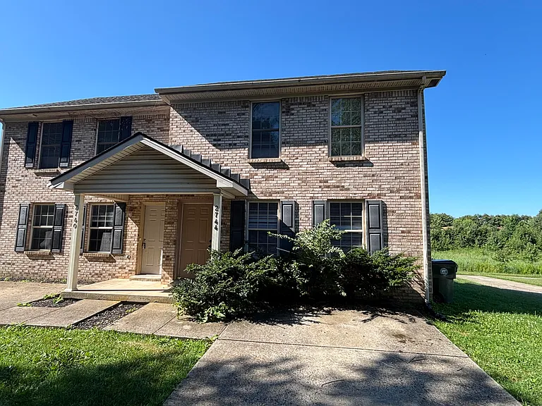 2744 Hayden Park Ln — Photo 2