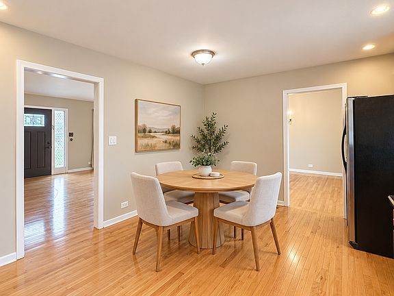 4th image of 7847 Maple St