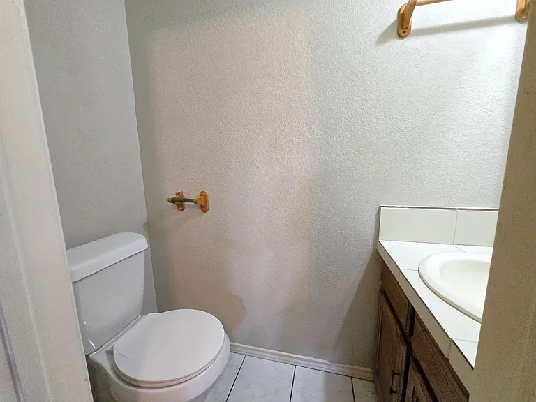 914 W Pierce Ave — Photo 8