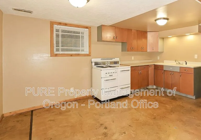 6320 NE Simpson St — Photo 6
