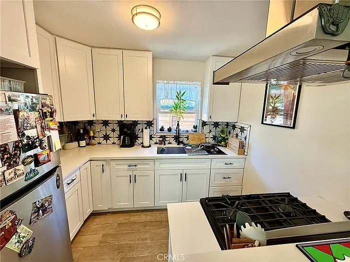 3 bed, 1000 sqft, $3,400 — Photo 2