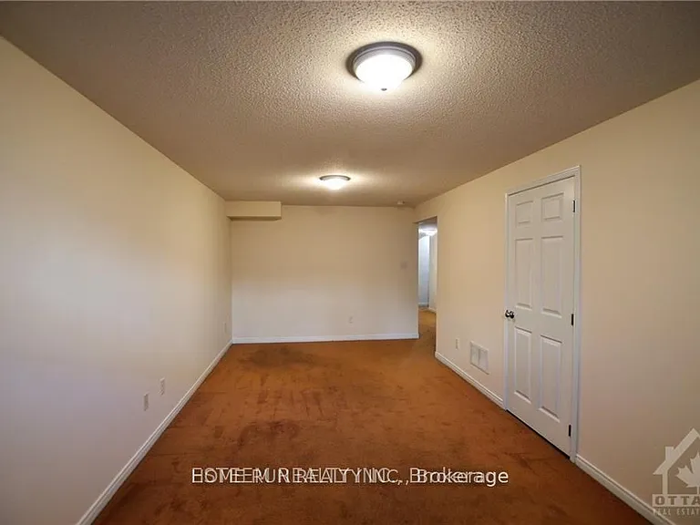 567 Ashbourne Cres — Photo 19