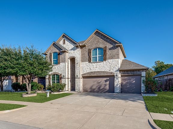 2nd image of 924 Blanco Ln