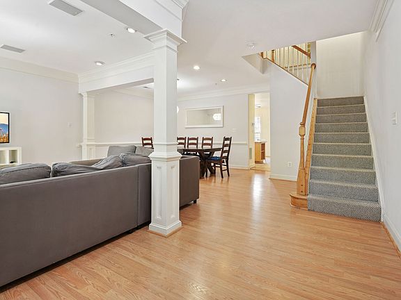 5th image of 557 Longhorn Cres #1