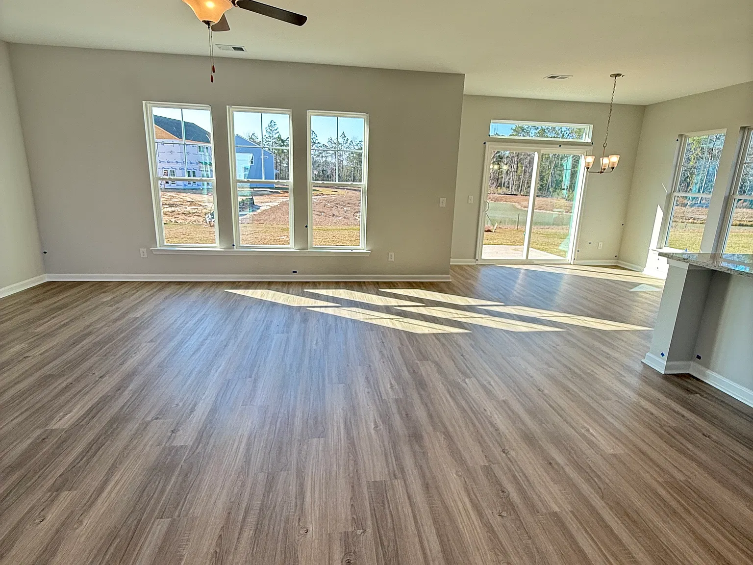 4 bed, 2.5 bath, 2005 sqft, $2,850 — Photo 3