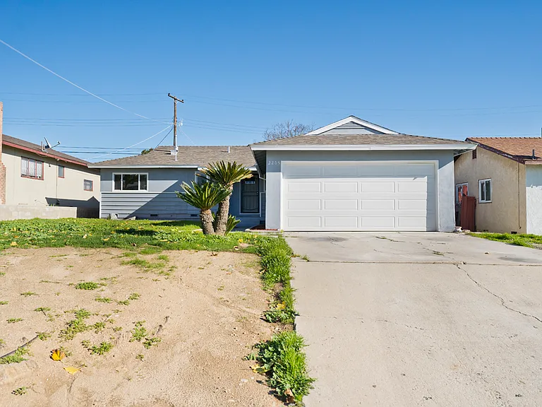 2205 Fairfax Rd — Photo 1