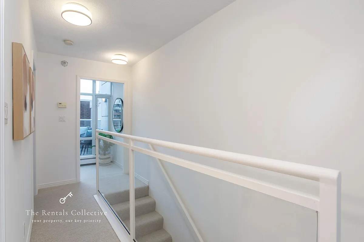 Building Photo - 1199 Marinaside Cres
