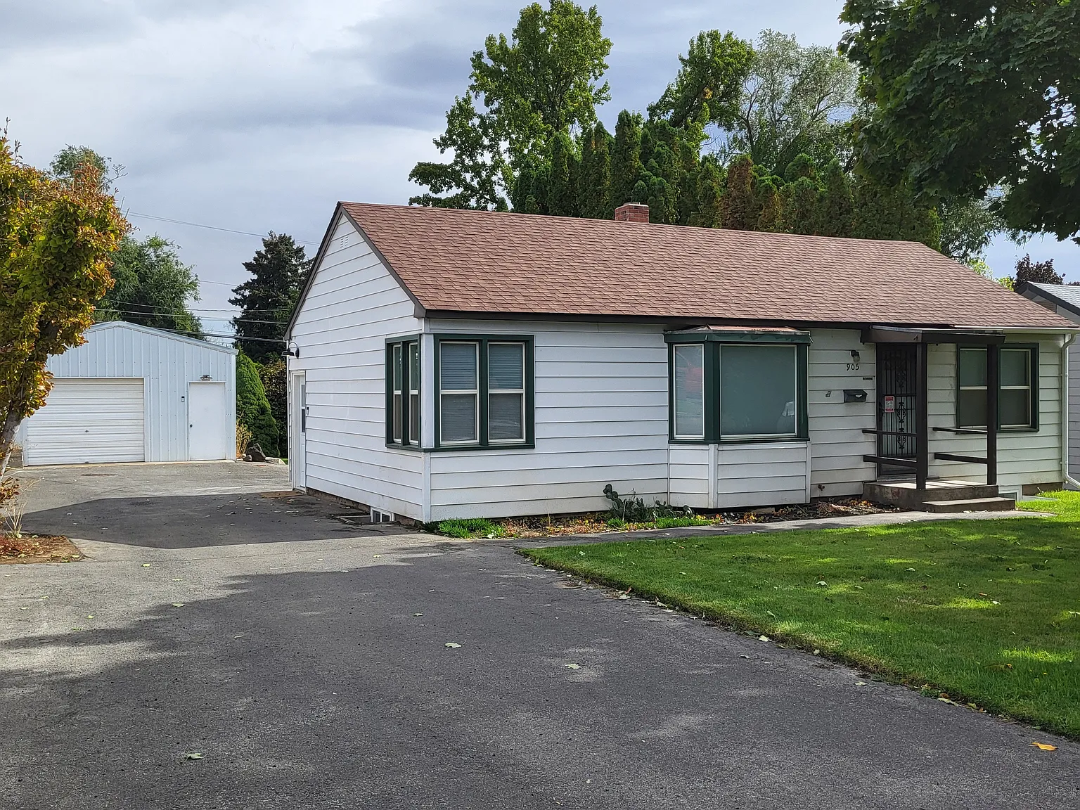 5 bed, 1994 sqft, $1,950 — Photo 2