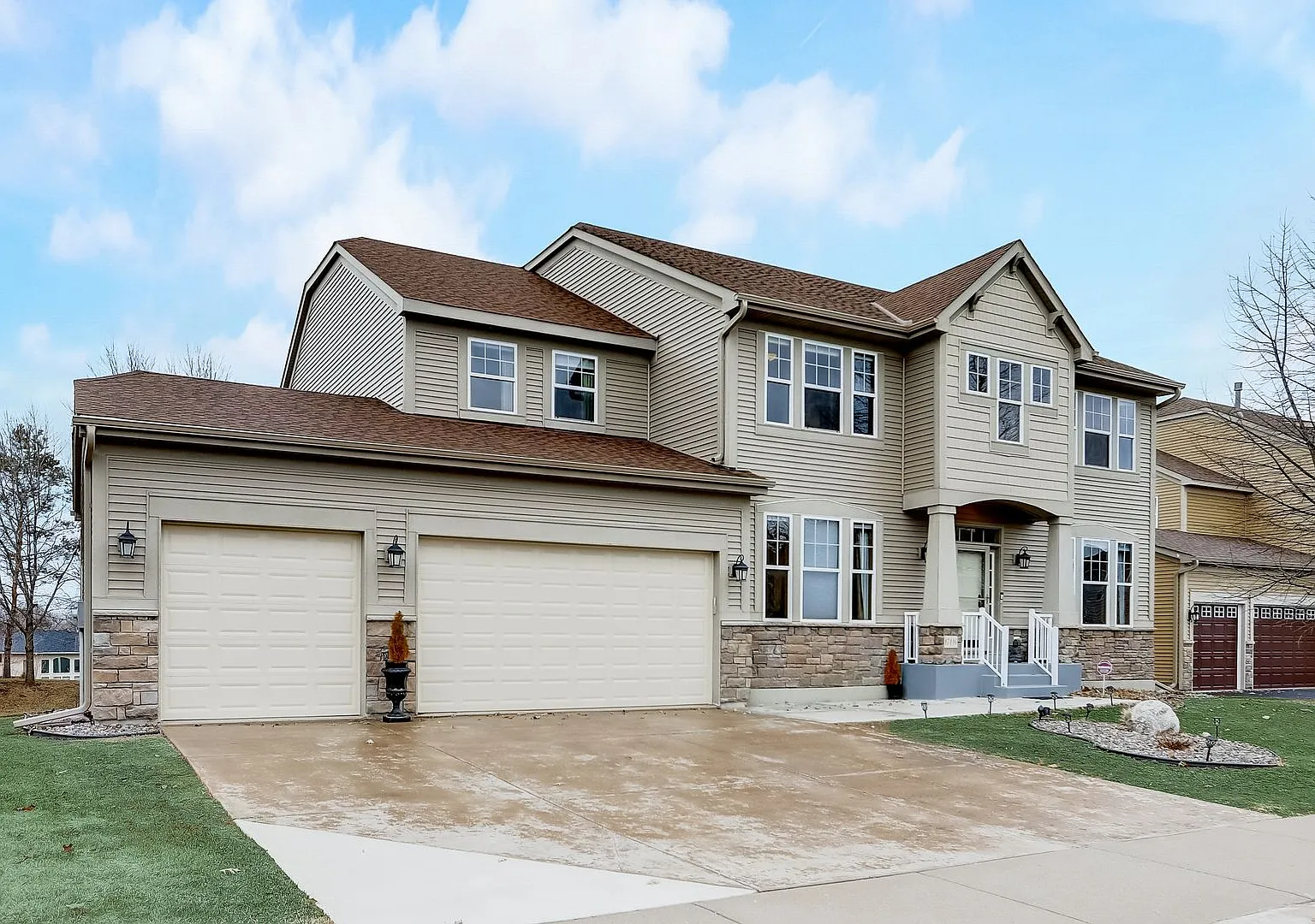 Grand 5 bed 4.5 bath Maple Grove Home w/ 3-Car Garage! Fully Furnished — Photo 2