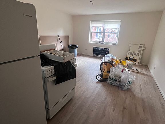4th image of 830 Howard Ave #25B