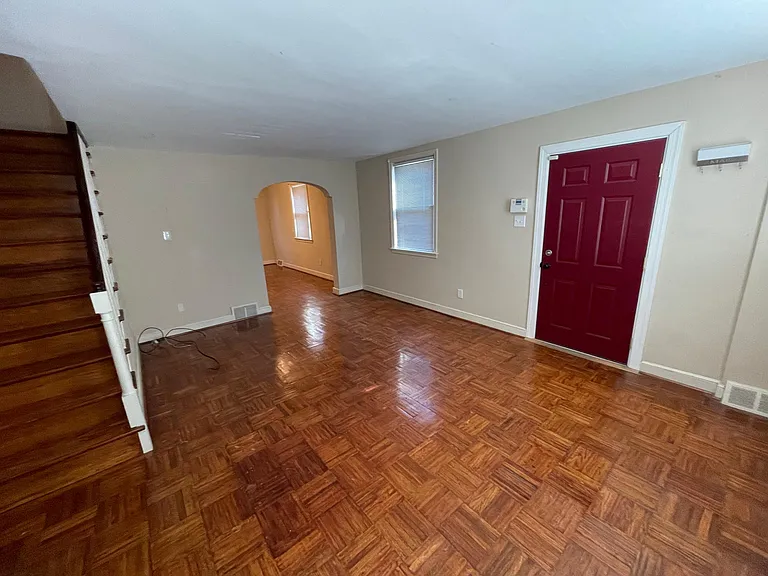 55 Woodale Ave — Photo 4
