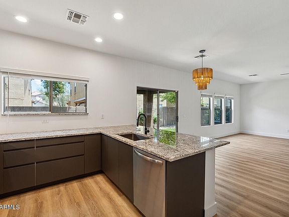 3rd image of 9408 W WILSHIRE Avenue