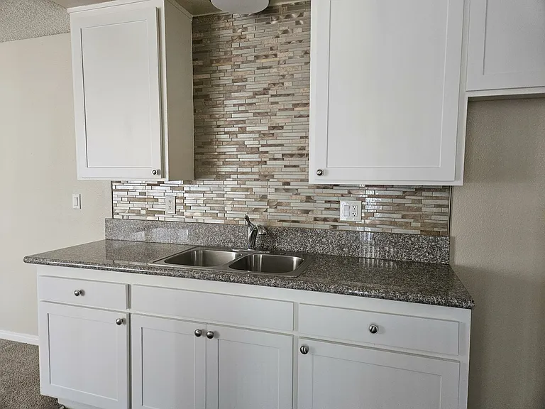 Bright & Wardman Apartments — Photo 17