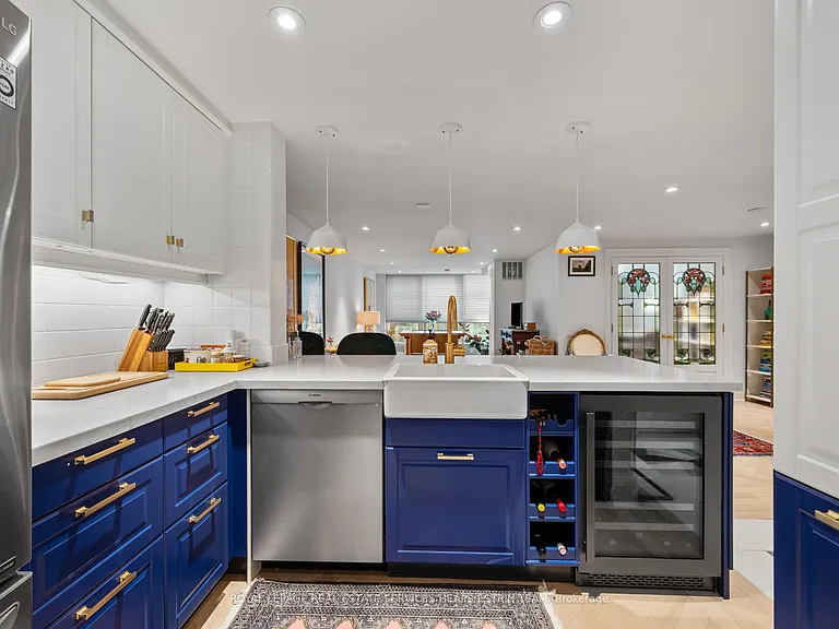 225 Davenport Rd #401 — Photo 13