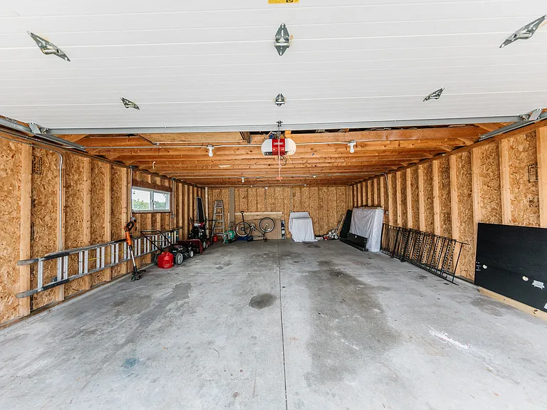 8425 W McMyron St — Photo 2