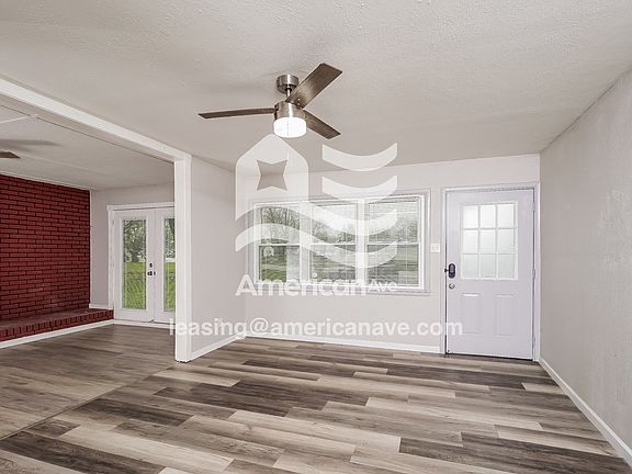 1432492_005_living_room_13683380.jpg