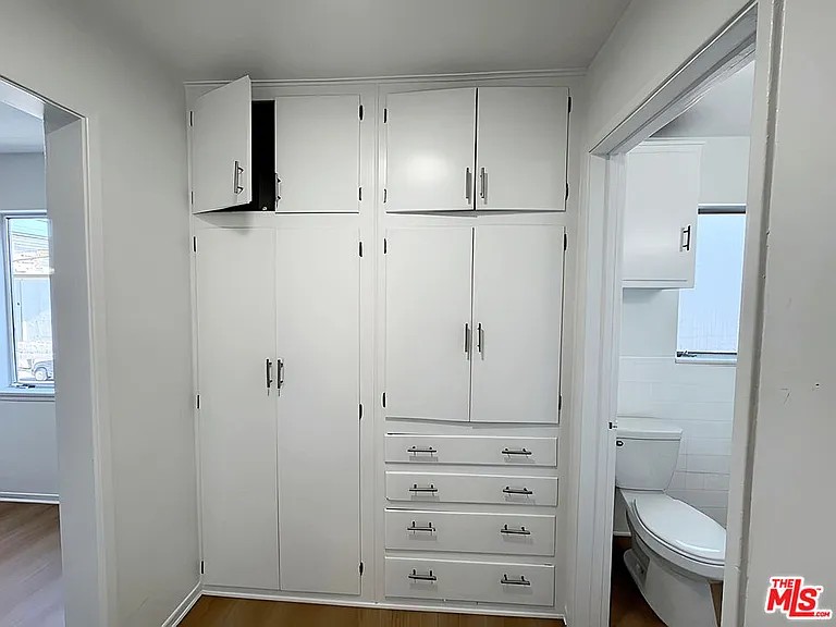470 S Mariposa Ave #7 — Photo 7