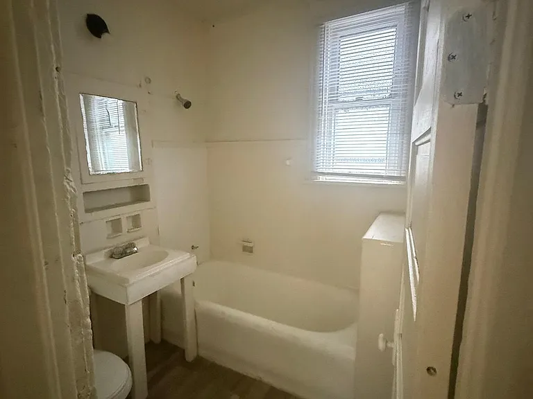 1231A W Windlake Ave — Photo 3