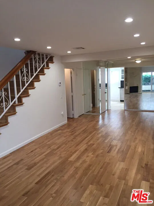 2 bed, 2.5 bath, 1096 sqft, $3,600 — Photo 2