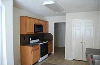 4th image of 7202 Foxbrook Dr