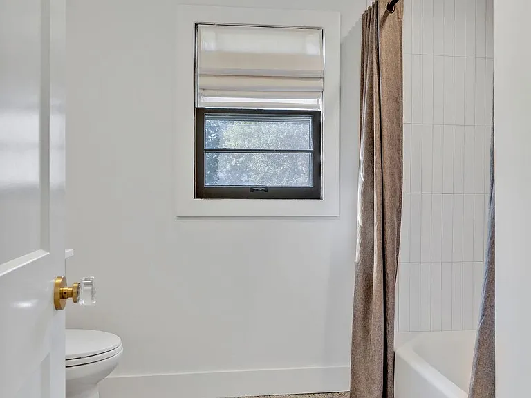 313 James Ave — Photo 36