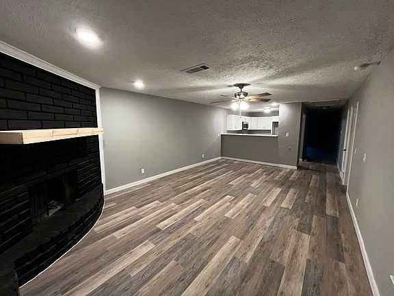3rd image of 3038 Medina St