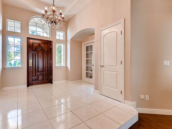4th image of 1931 Black Water Ct