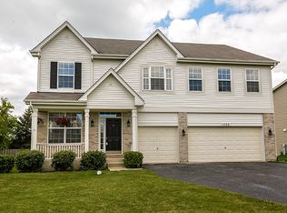 1722 S Fallbrook Dr, Round Lake, IL 60073