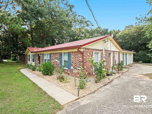 3rd image of 1109 Caroline Ave