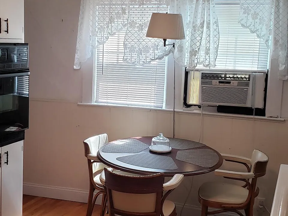 eat in kitchen
