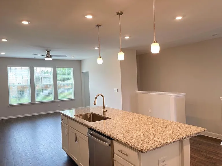 2822 Saltaire Ave — Photo 9