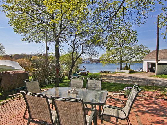 Outdoor dining with a view!