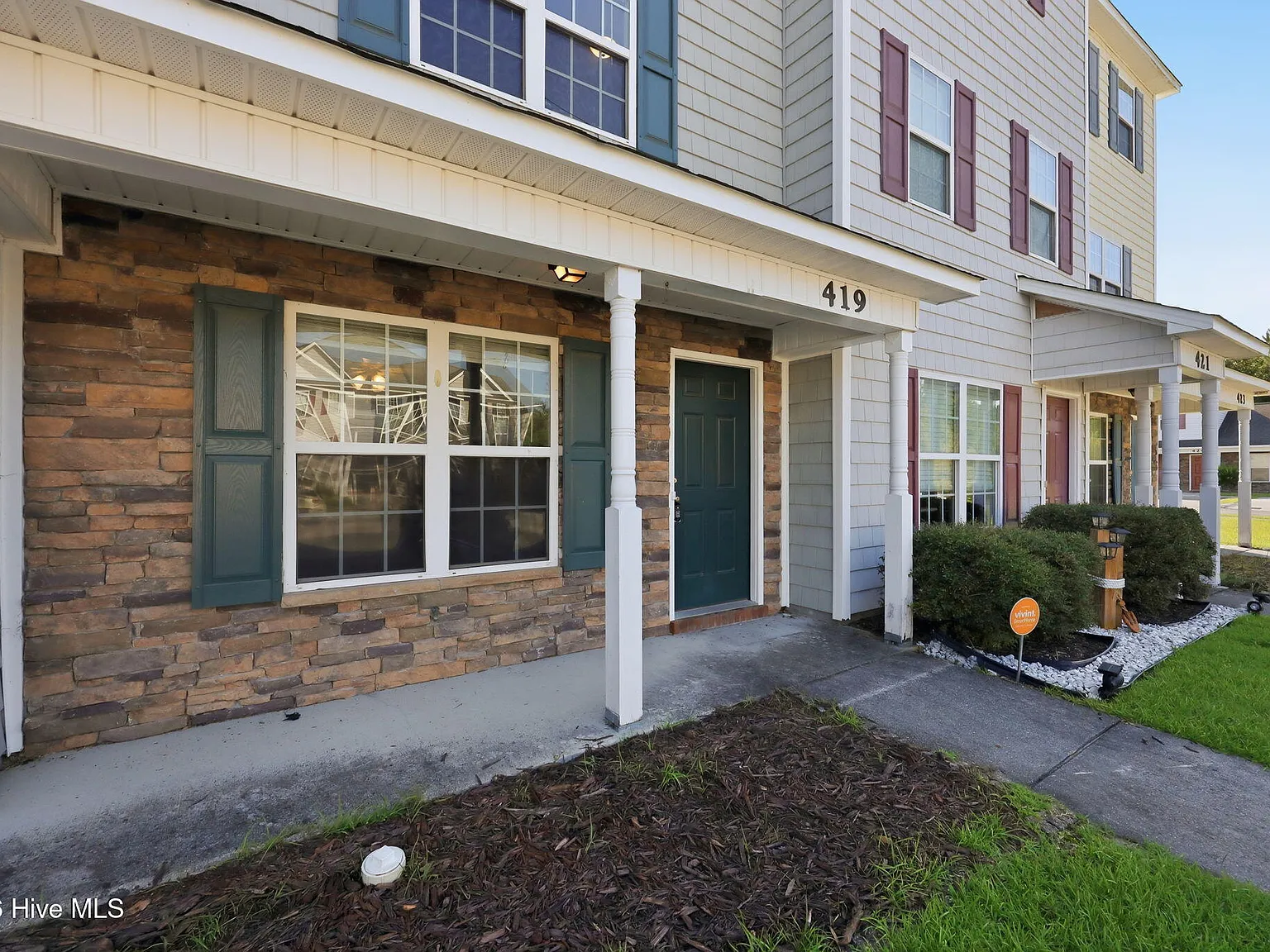 3 bed, 2.5 bath, 1560 sqft, $1,450 — Photo 2