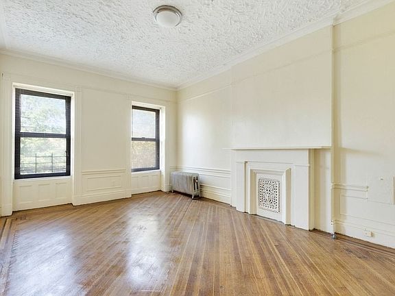 5th image of 394 Jefferson Ave #3