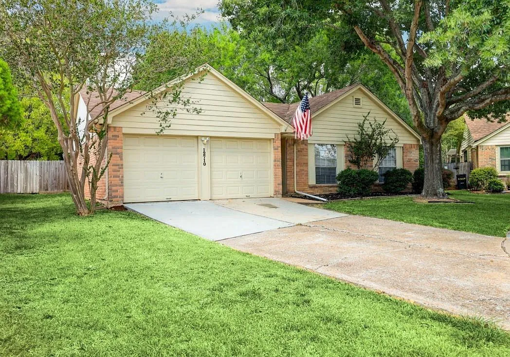 3 bed, 2.0 bath, 1421 sqft, $1,950 — Photo 1